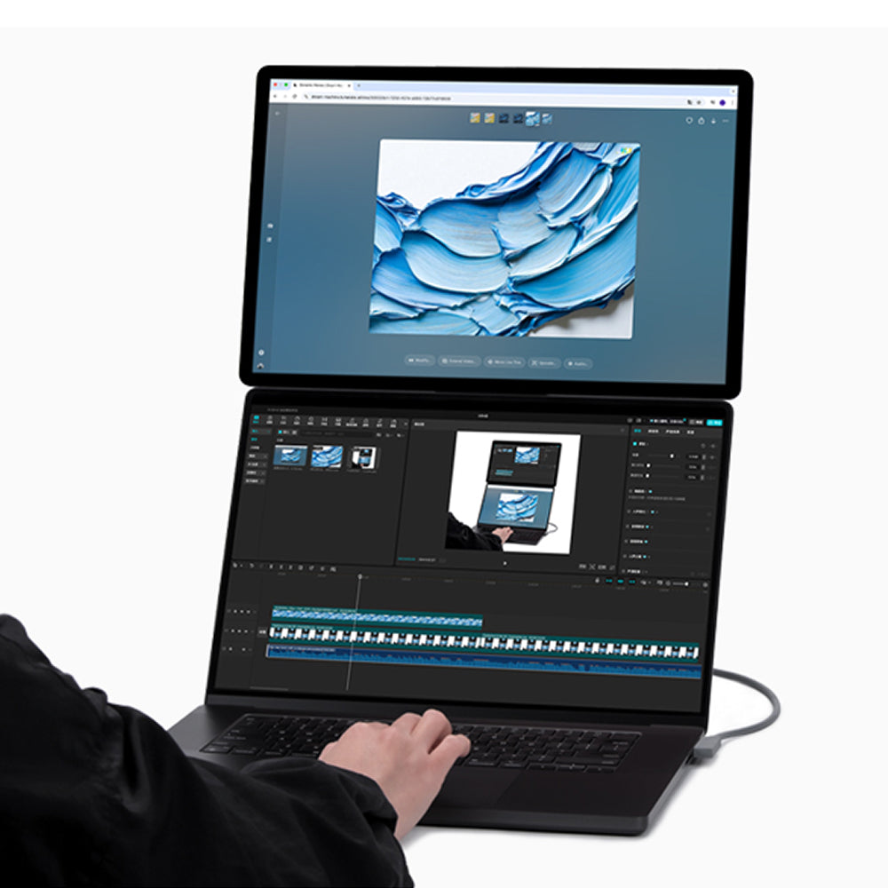 SOTSU FlipAction Elite 16 in Silver boven de laptop op ooghoogte