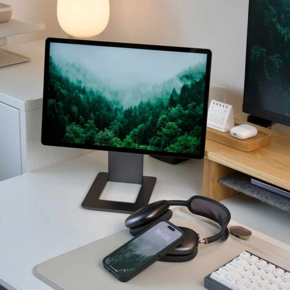 SOTSU FlipAction Elite 16 in Space Black op een bureau-werkplek