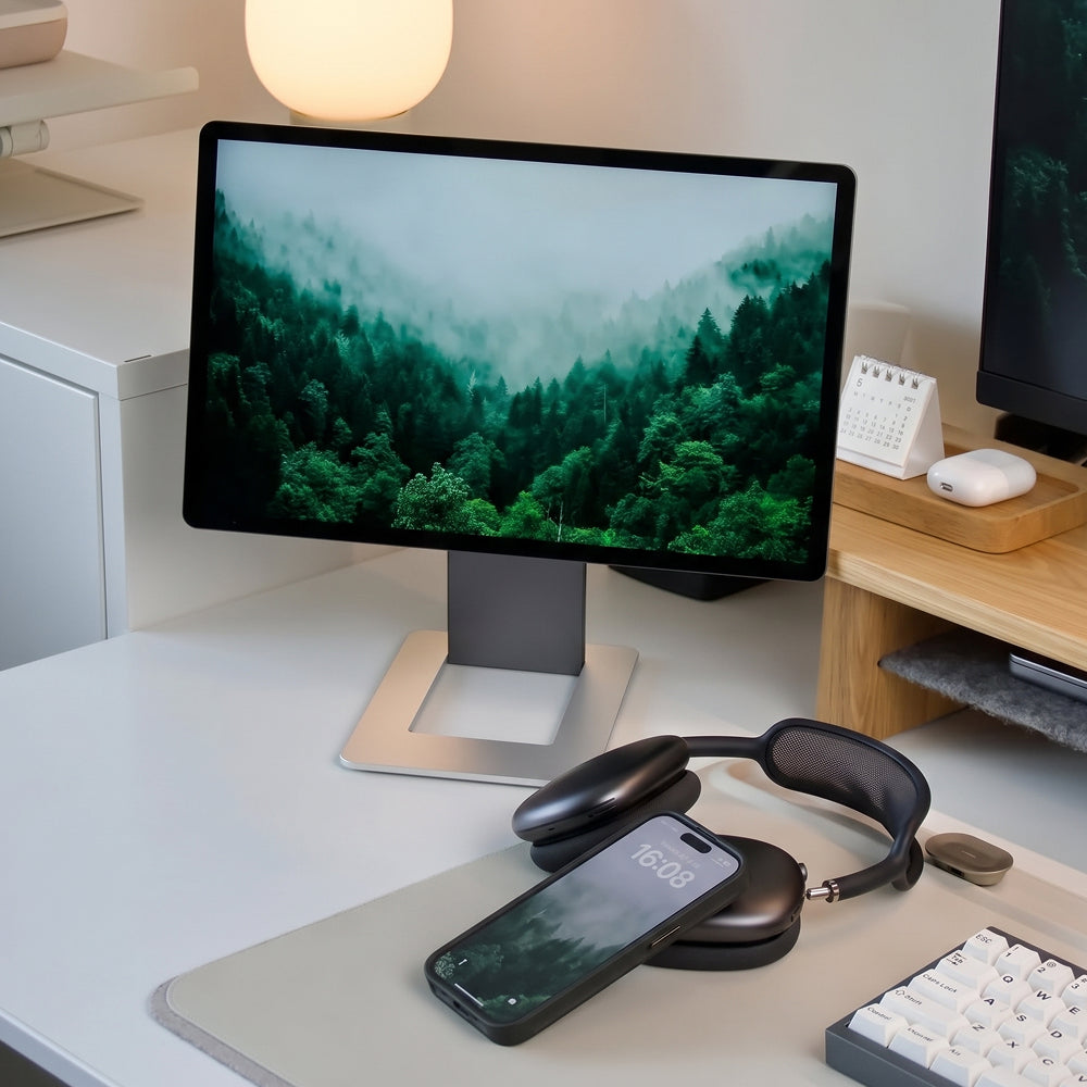 SOTSU FlipAction Pro 16 Gen 2 in Granite Grey op een bureau-werkplek
