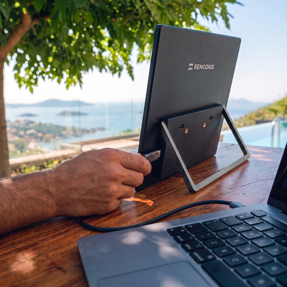 Portable Monitor 16 inch + Sleeve